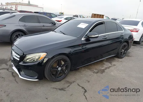 2015 Mercedes-Benz C 300 Luxury/Sport z USA, uszkodzony, nr VIN 55SWF4JB5FU064222